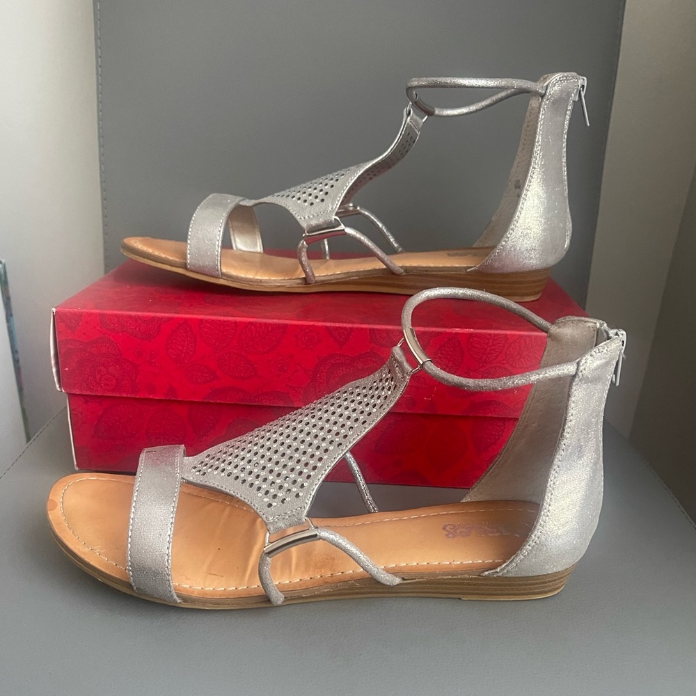 Carlos Santana Tinley T-Strap Gladiator Silver Sandal Women’s Size 10